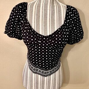NEW Crop Top Large Japna Black White Pattern Puff Sleeve V-Neck V-Hem Boho